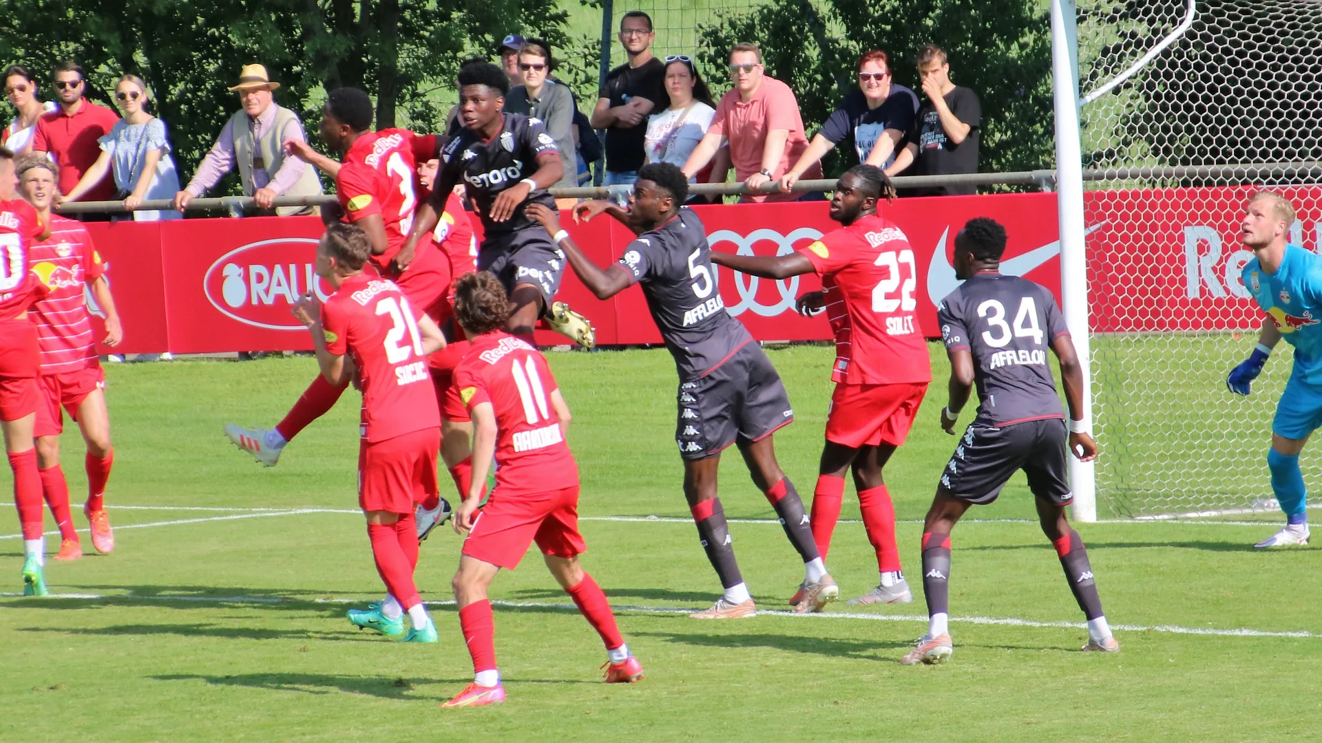 Badiashile, difensore (quasi) nuovo: il Napoli si prepara al Genoa